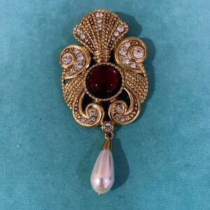 Vintage signed Jeff Lieb gold tone crest pin with rhinestone dangle pearl purple